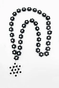 Anna Sui Resort '22 Daisy Chain Pendant Necklace White