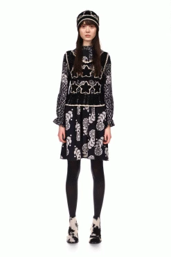 Anna Sui Hand Crochet Star Hat Black