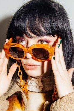 Anna Sui Fall / Winter '21 Fellow Earthlings Sunglasses Chain Amber